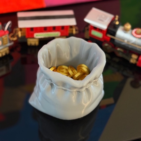 3D Printed Cray Bag with Tooth Gold Coins. - Picture 2 of 5
